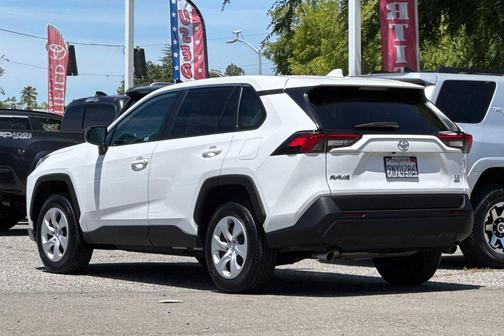 Ice Cap 2024 Toyota RAV4 LE