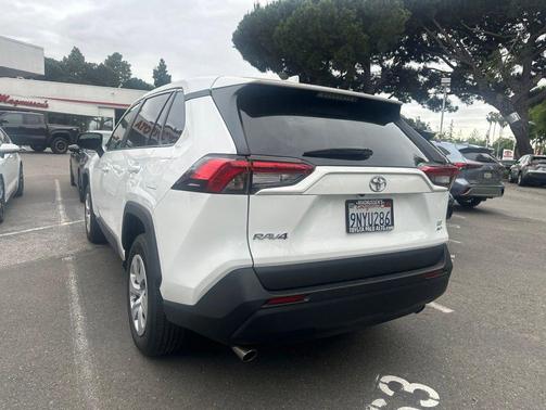 Ice Cap 2024 Toyota RAV4 LE