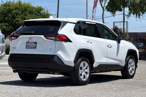 Ice Cap 2024 Toyota RAV4 LE