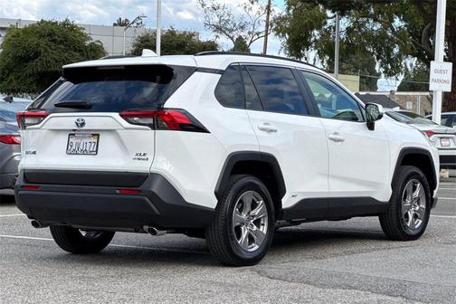 2024 Toyota RAV4 Hybrid XLE