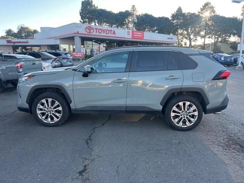 2023 Toyota RAV4 XLE Premium