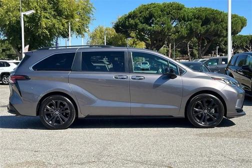 2022 Toyota Sienna XSE 7 Passenger