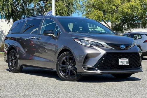 2022 Toyota Sienna XSE 7 Passenger