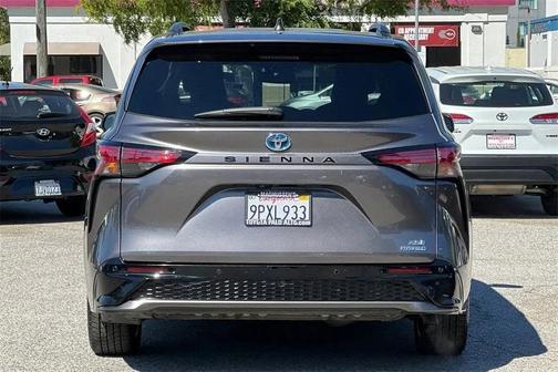 2022 Toyota Sienna XSE 7 Passenger