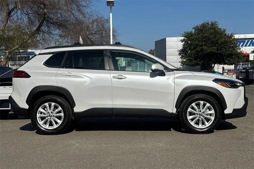 2024 Toyota Corolla Cross LE