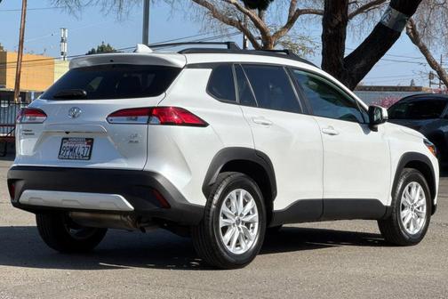 2024 Toyota Corolla Cross LE