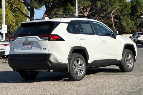 2025 Toyota RAV4 XLE
