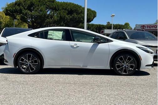2025 Toyota Prius XLE