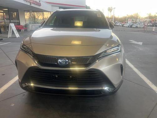 2022 Toyota Venza XLE