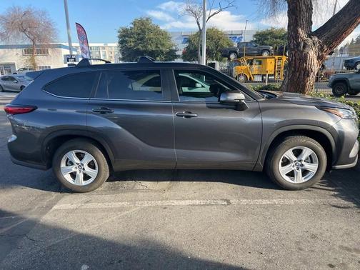 2023 Toyota Highlander Hybrid LE