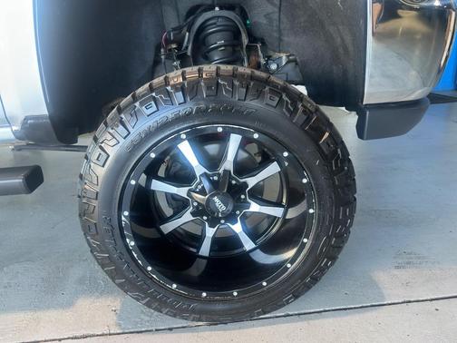 Silver Ice Metallic 2018 Chevrolet Silverado 1500 1LT