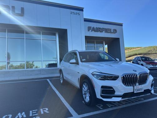 Alpine White 2023 BMW X5 PHEV xDrive45e