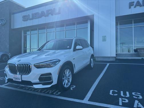 Alpine White 2023 BMW X5 PHEV xDrive45e