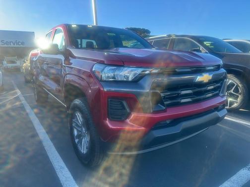 Radiant Red Tintcoat 2026 Chevrolet Colorado LT