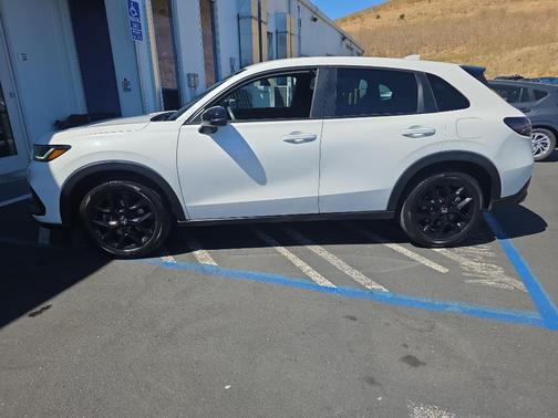 Platinum White Pearl 2024 Honda HR-V 2WD Sport
