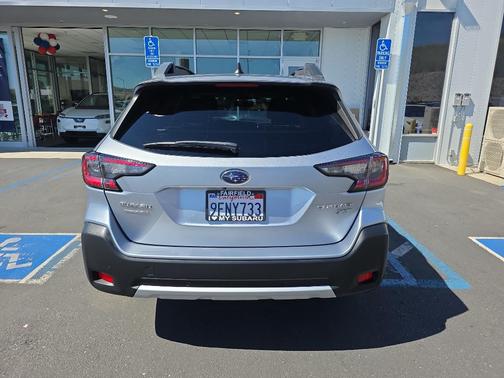 Ice Silver Metallic 2023 Subaru Outback Limited XT