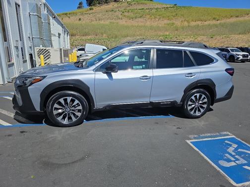 Ice Silver Metallic 2023 Subaru Outback Limited XT