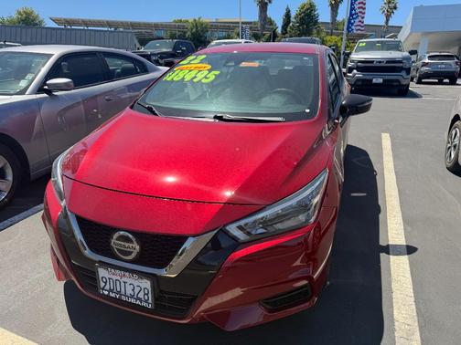 Scarlet Ember Tintcoat 2022 Nissan Versa 1.6 S