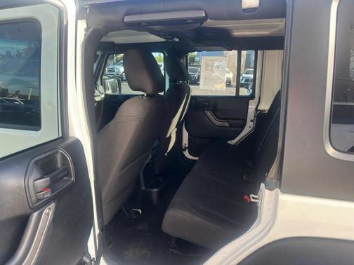 Bright White Clearcoat 2018 Jeep Wrangler JK Unlimited Sport