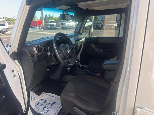 Bright White Clearcoat 2018 Jeep Wrangler JK Unlimited Sport