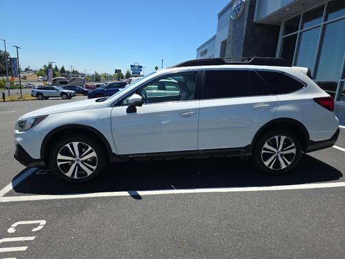 Crystal White Pearl 2019 Subaru Outback 2.5i Limited