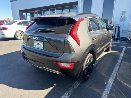 Graphite Gray 2023 Kia Niro EV Wind