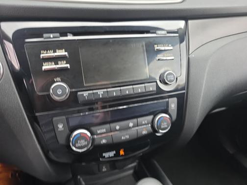 Magnetic Black 2016 Nissan Rogue SV
