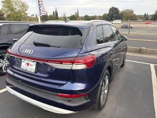 Navarra Blue Metallic 2023 Audi Q4 e-tron Premium Plus 40 RWD