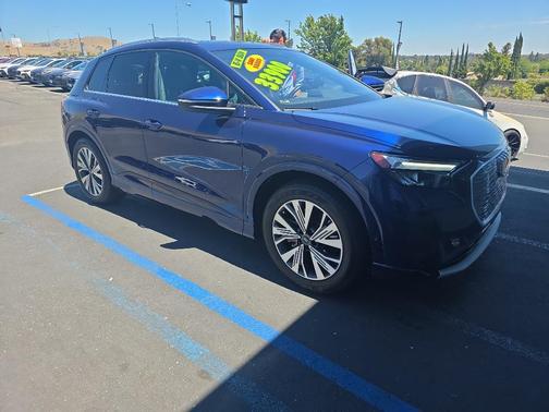 Navarra Blue Metallic 2023 Audi Q4 e-tron Premium Plus 40 RWD
