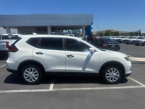 Glacier White 2018 Nissan Rogue S