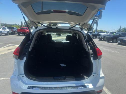 Glacier White 2018 Nissan Rogue S