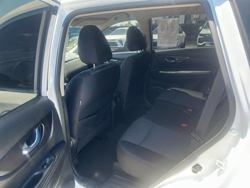 Glacier White 2018 Nissan Rogue S