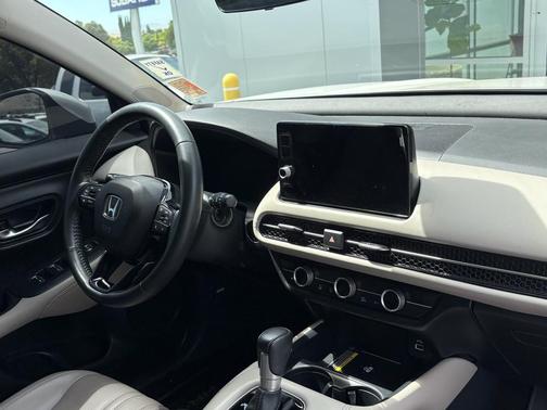 WHITE 2023 Honda HR-V EX-L