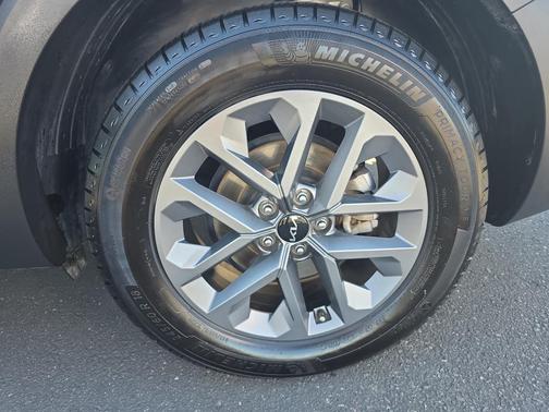 Gravity Gray 2024 Kia Telluride LX