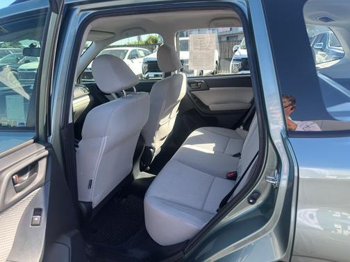 Jasmine Green Metallic 2018 Subaru Forester 2.5i