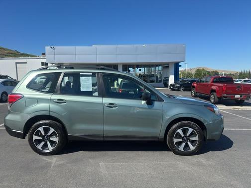 Jasmine Green Metallic 2018 Subaru Forester 2.5i