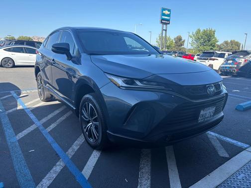 Coastal Gray Metallic 2024 Toyota Venza LE