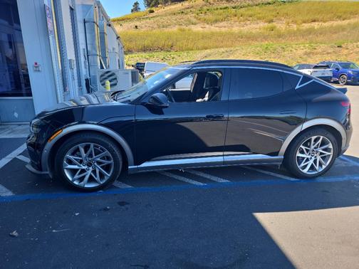 Vik Black 2023 Genesis GV60 Advanced