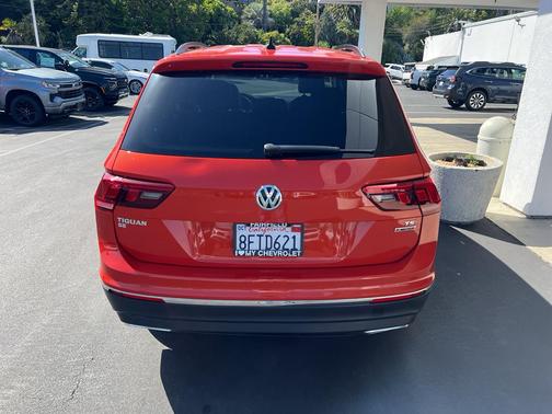 Habanero Orange Metallic 2018 Volkswagen Tiguan 2.0T SE 4MOTION