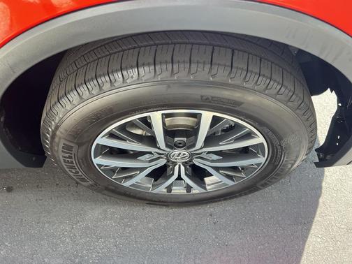 Habanero Orange Metallic 2018 Volkswagen Tiguan 2.0T SE 4MOTION