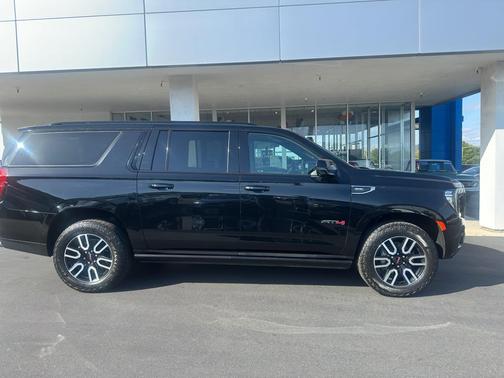 Onyx Black 2023 GMC Yukon XL 4WD AT4