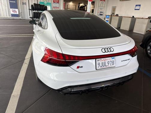 Ibis White 2023 Audi RS e-tron GT quattro