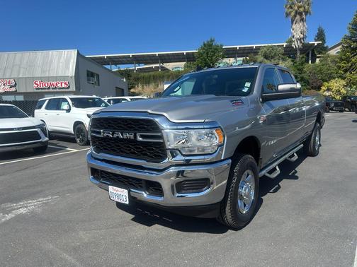 Billet Silver Metallic Clearcoat 2022 RAM 2500 Tradesman Crew Cab 4x4 8' Box