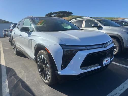 Polar White Tricoat 2026 Chevrolet Blazer RS