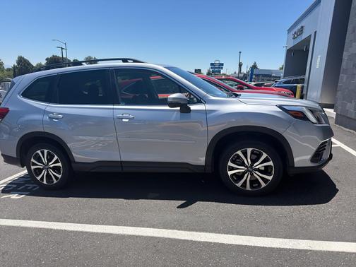 Ice Silver Metallic 2023 Subaru Forester Limited