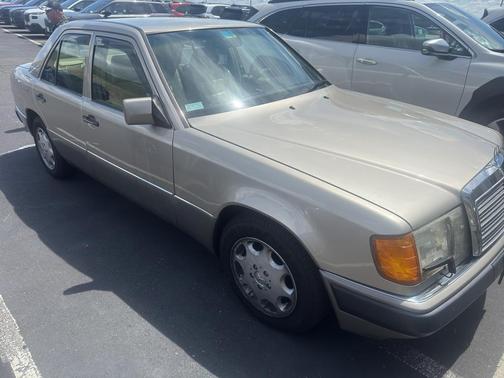 Gold 1992 Mercedes-Benz E-Class 3.0