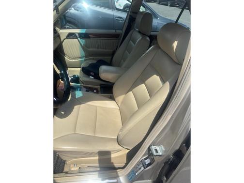 Gold 1992 Mercedes-Benz E-Class 3.0