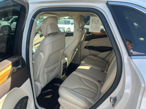 White Platinum Metallic Tri-Coat 2016 Lincoln MKC Select