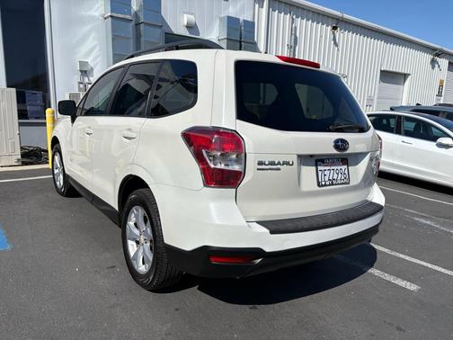 Satin White Pearl 2015 Subaru Forester 2.5i Premium