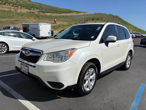 Satin White Pearl 2015 Subaru Forester 2.5i Premium